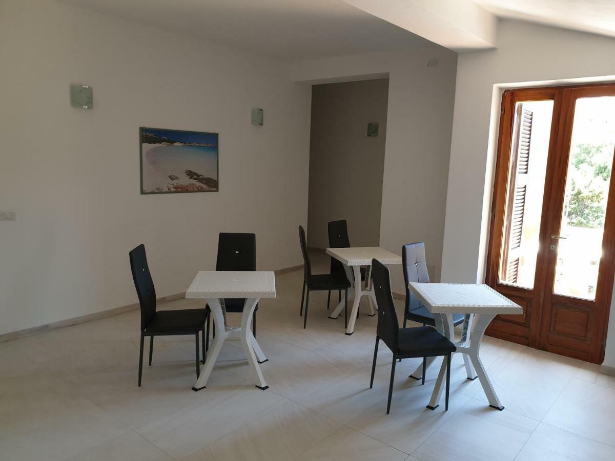 Guest House Tra Rocce E Mare La Maddalena  Exterior foto