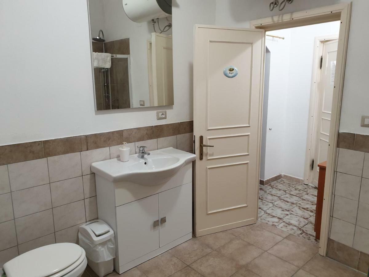 Guest House Tra Rocce E Mare La Maddalena  Exterior foto