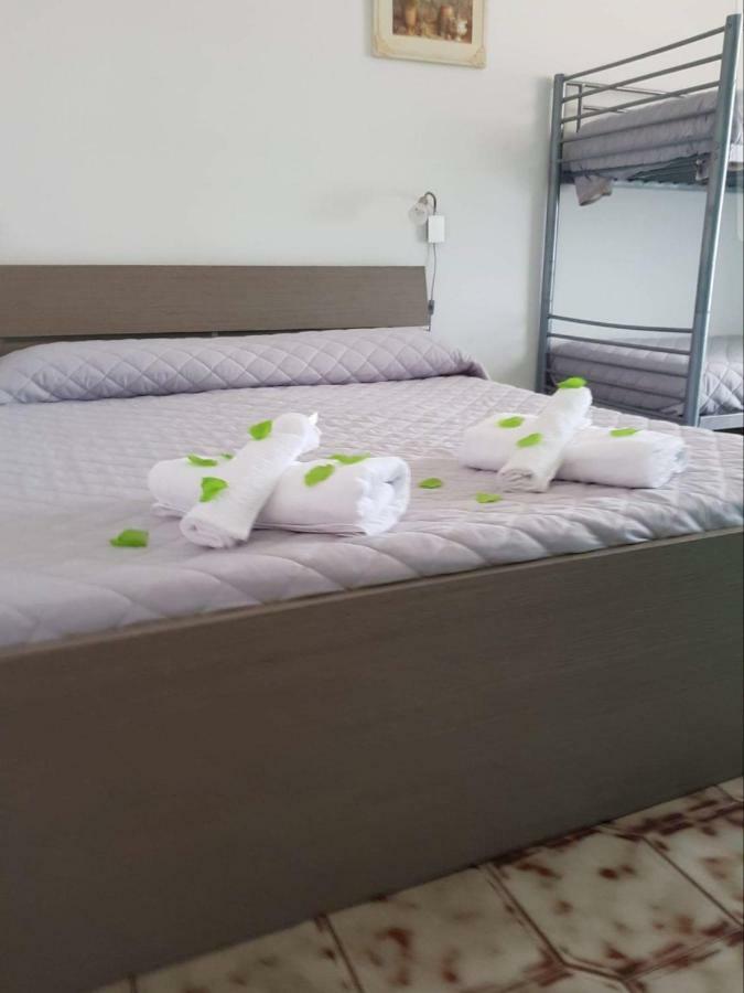 Guest House Tra Rocce E Mare La Maddalena  Exterior foto